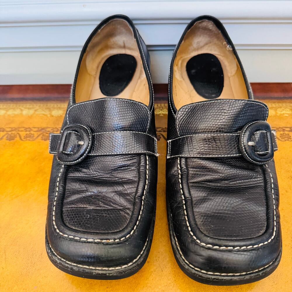 me too Womens Y2K Black Leather Square Toe w Buckle Slip On Flat Loafers Size 7